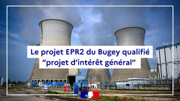 cheminées usine de production d'électricité nucléaire