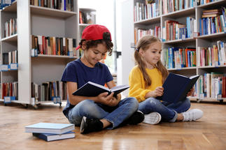 image : enfants qui lisent