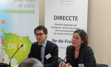 Thomas Gouzenes, chef du département développement économique, compétitivité, international (Déci) et Aurélie Vieillefosse, directrice-adjointe de la Direction régionale et interdépartementale de l'environnement et de l'énergie lors d'un séminaire sur les TEPCV. © DRIEE [Image130027]