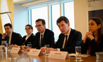 Photo des ministres avec la préfète SGAPP