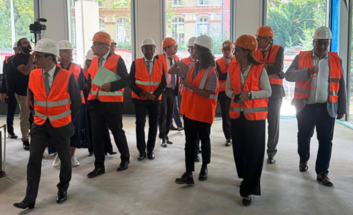 Photos du préfet visitant le chantier