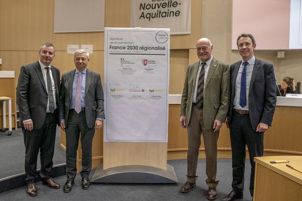 Photo des 4 signataires [Image126381]