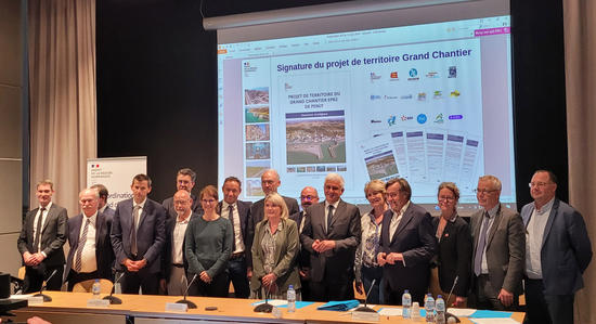 Les signataires du projet de territoire lors de l’ICS du 14 juin 2024 à ...