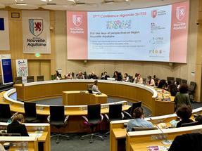 Photo de la salle de conférence à l'hôtel de Région lors des discours introductifs