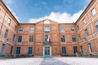 Porche de la préfecture