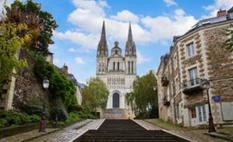 Construction d’un ouvrage de protection du portail occidental de la cathédrale d’Angers 