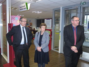 Nicole Klein accompagnée de Alain Mauny, directeur régional de Pôle Emploi et Jean-François Dutertre, directeur régional des entreprises, de la concurrence, du travail et de l’emploi (DIRECCTE) [Image277161]